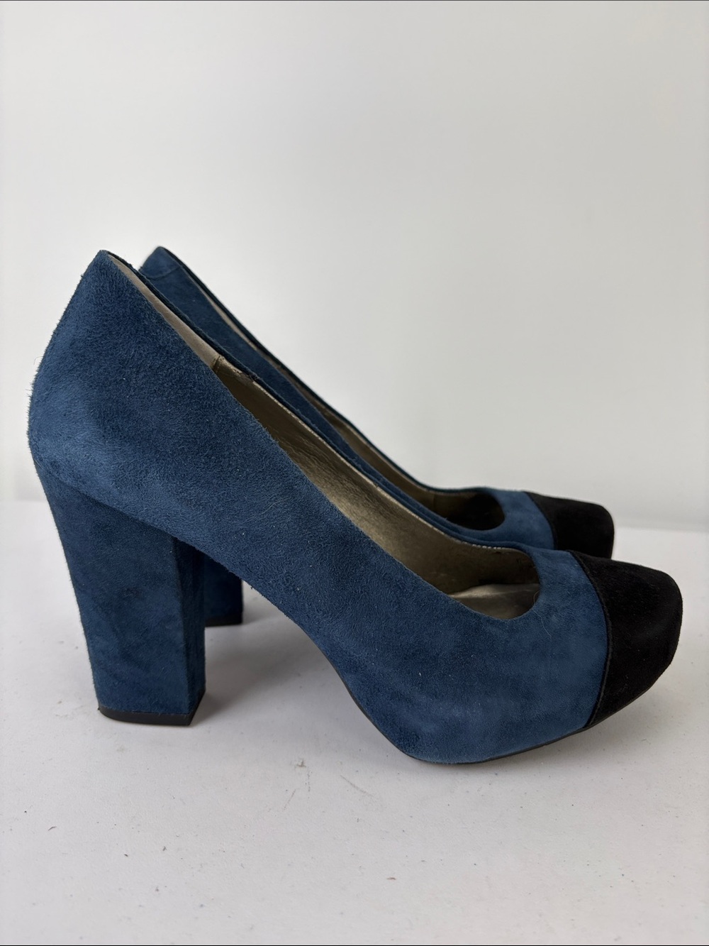 🦥 me too Lust style Blue Suede Pumps with Black Cap Toe